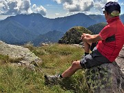 74 Osservando il panorama sulla Valle Brembana e i suoi monti